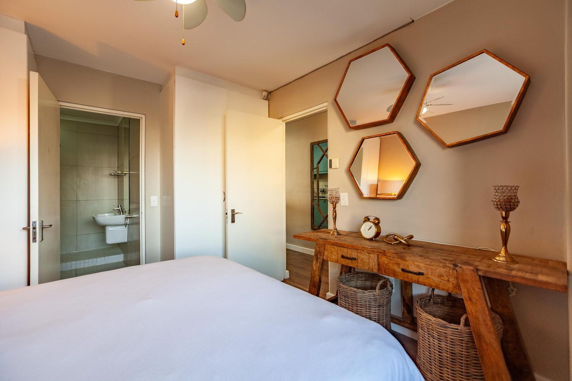 Apartment Beachfront Luxury Living- A106 Seaspray, Blouberg Bloubergstrand