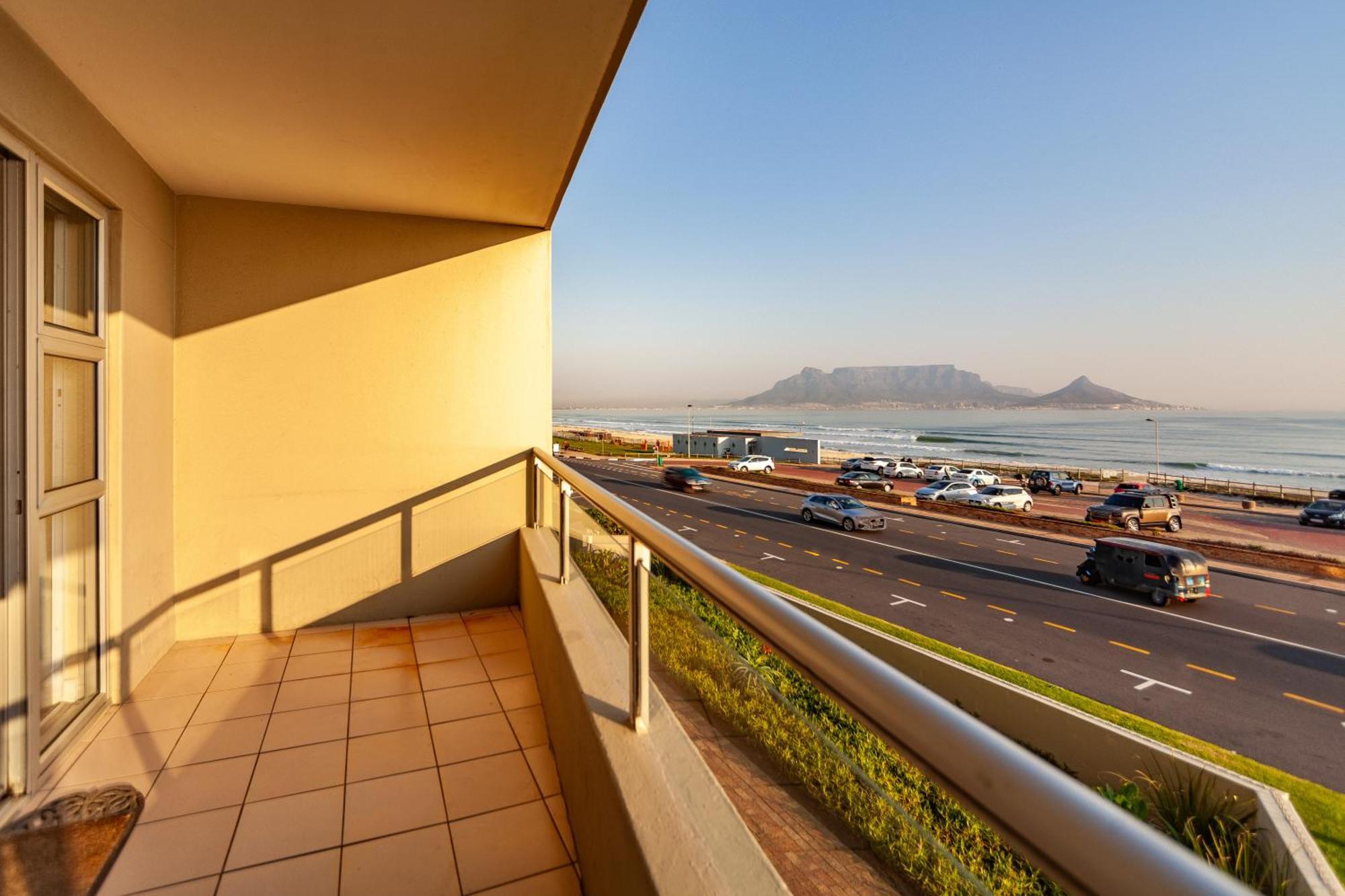 Beachfront Luxury Living- A106 Seaspray, Blouberg * Bloubergstrand