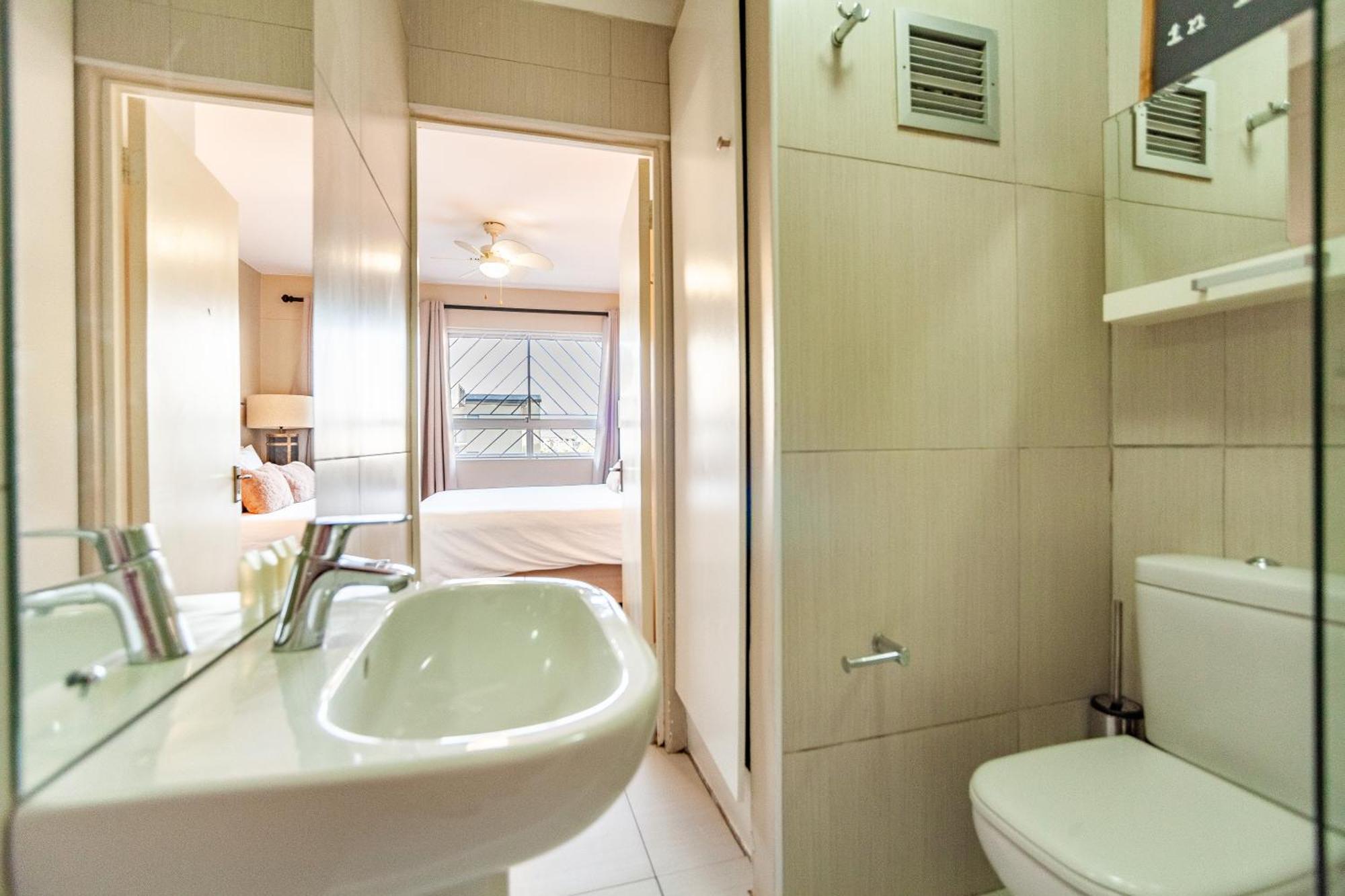 Beachfront Luxury Living- A106 Seaspray, Blouberg Apartment