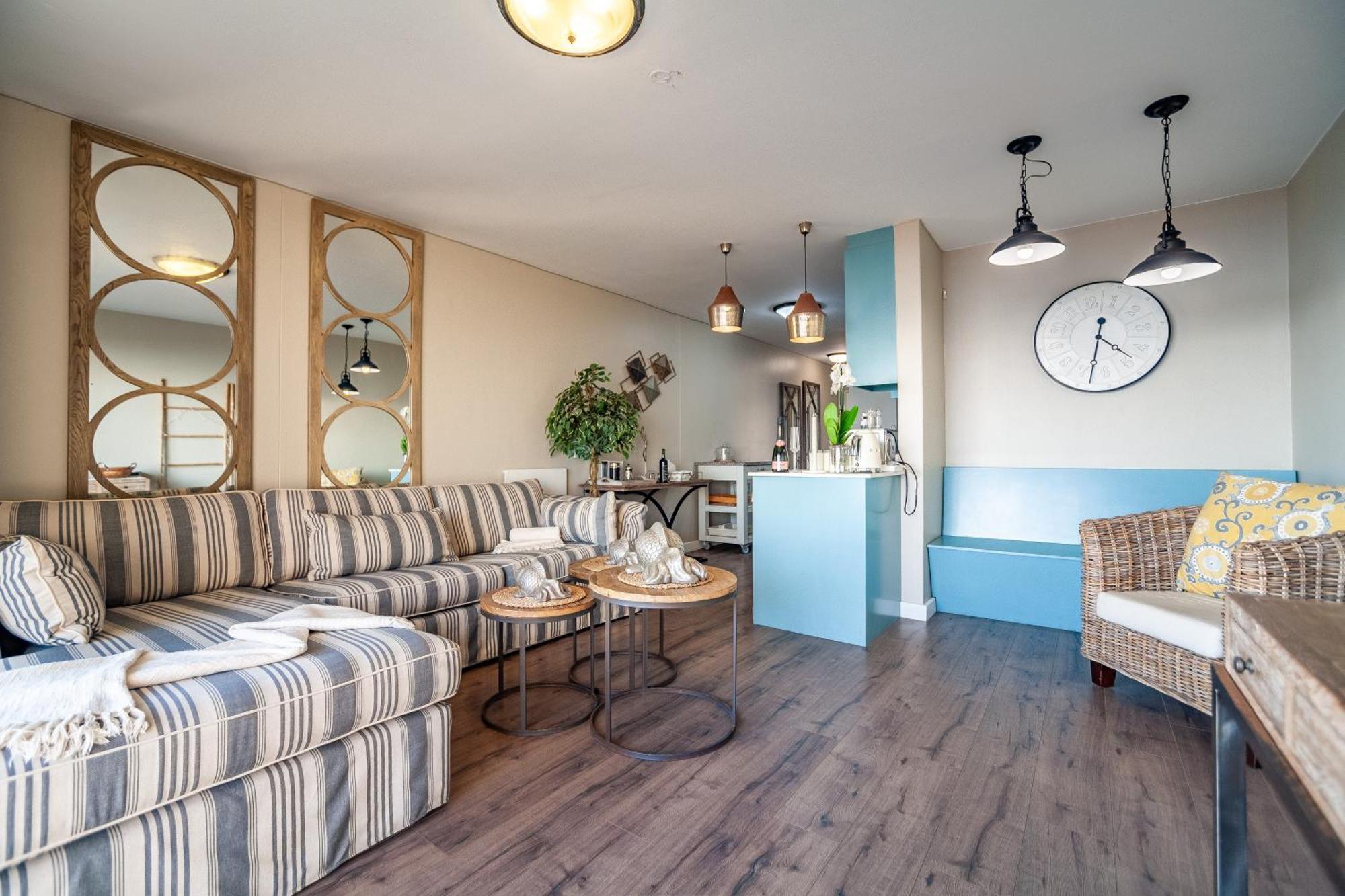 Beachfront Luxury Living- A106 Seaspray, Blouberg * Bloubergstrand