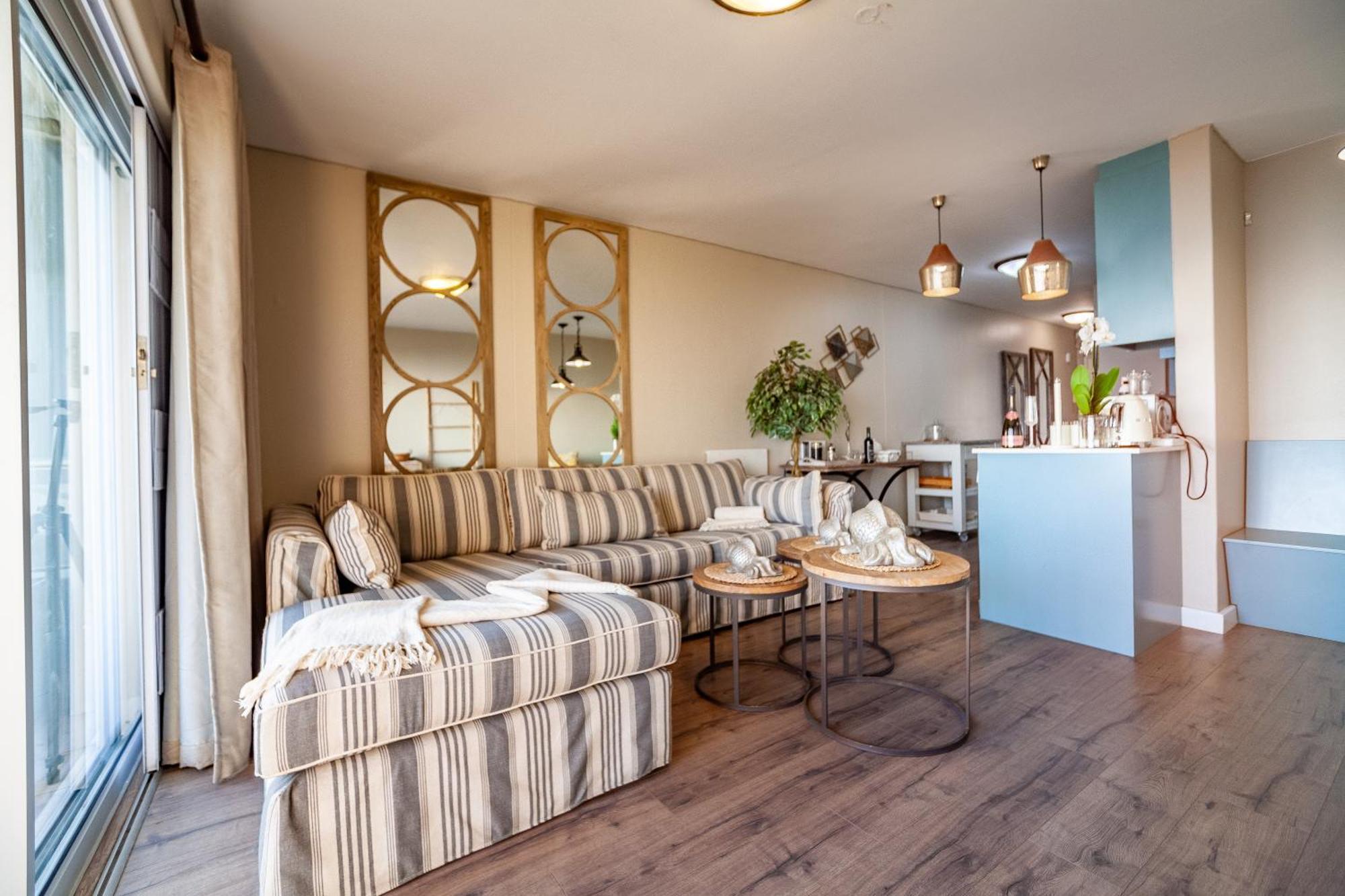 Beachfront Luxury Living- A106 Seaspray, Blouberg Apartment