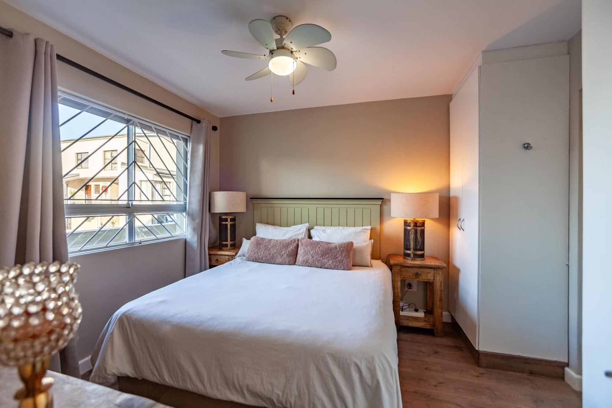 Beachfront Luxury Living- A106 Seaspray, Blouberg Apartment *