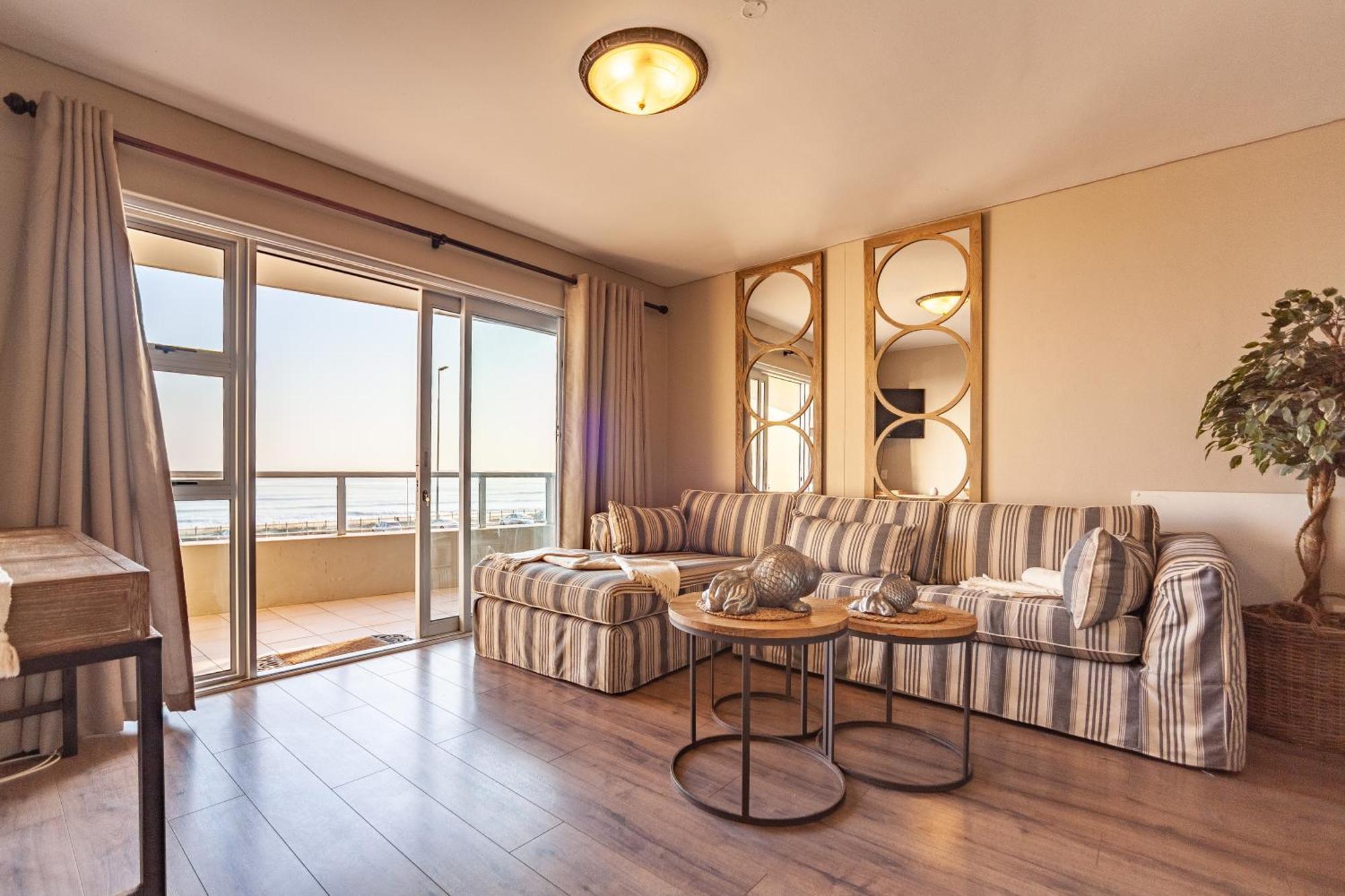 Beachfront Luxury Living- A106 Seaspray, Blouberg Bloubergstrand