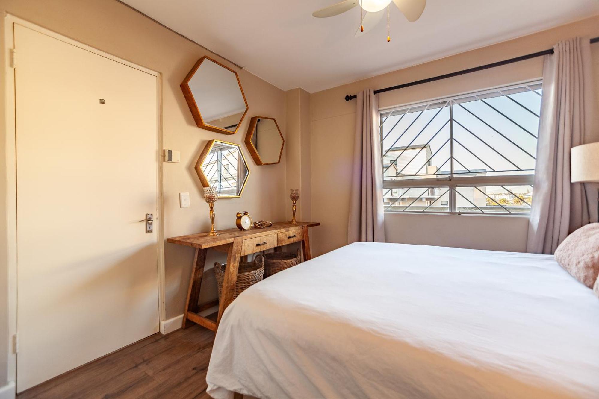 Apartment Beachfront Luxury Living- A106 Seaspray, Blouberg