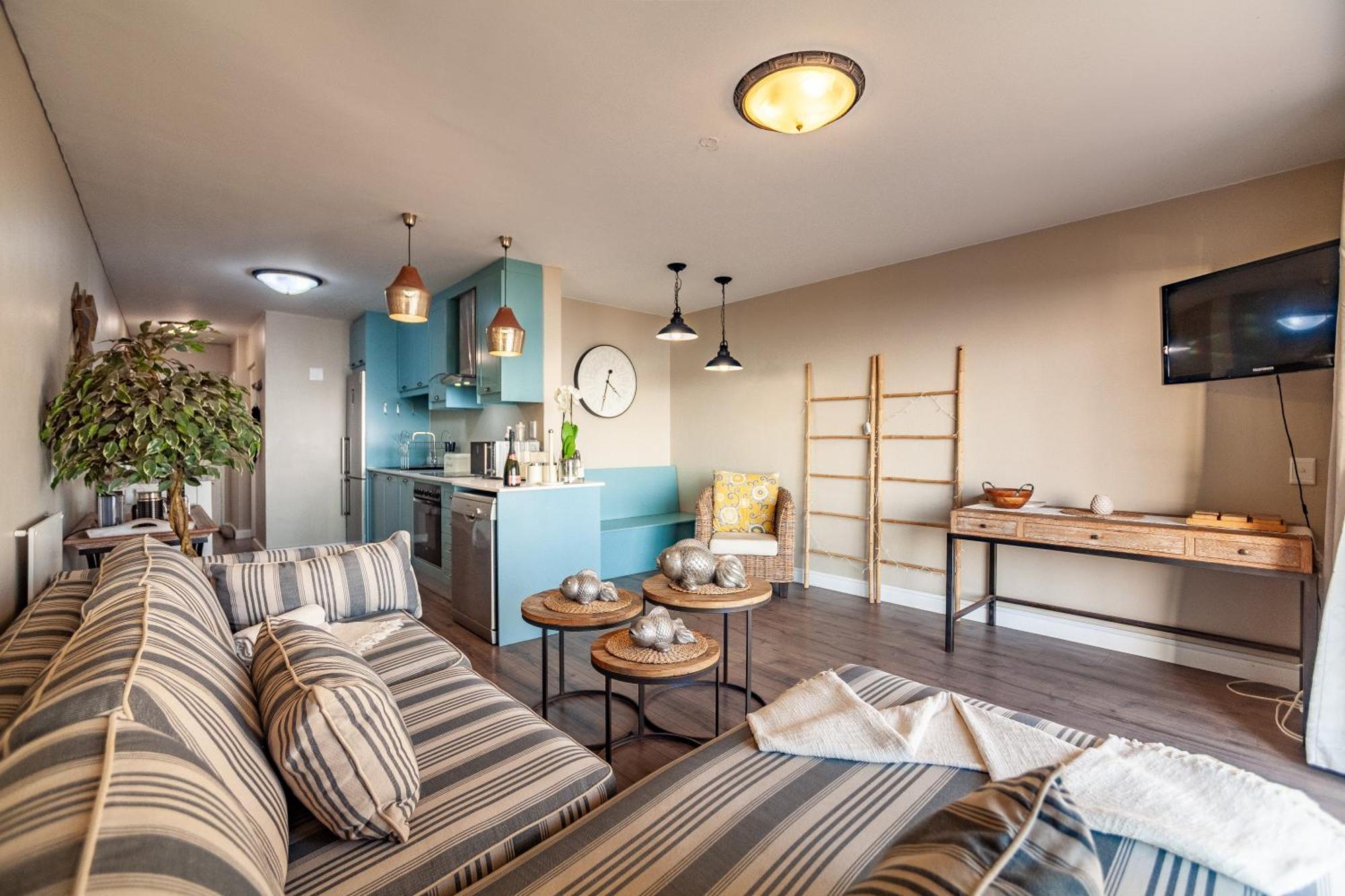 Apartment Beachfront Luxury Living- A106 Seaspray, Blouberg *