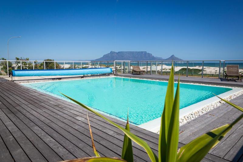 Apartment Beachfront Luxury Living- A106 Seaspray, Blouberg Bloubergstrand