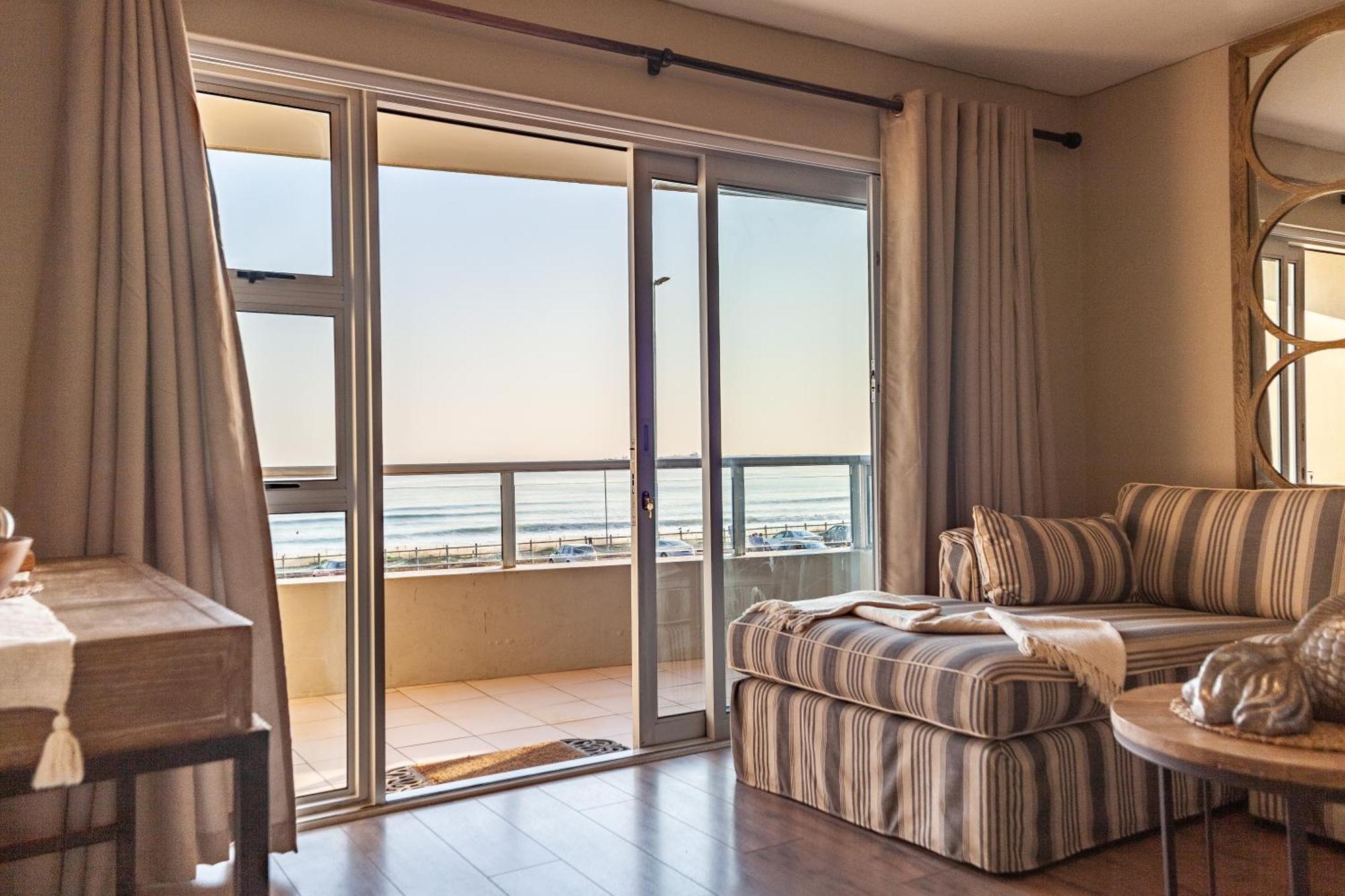 Apartment Beachfront Luxury Living- A106 Seaspray, Blouberg *