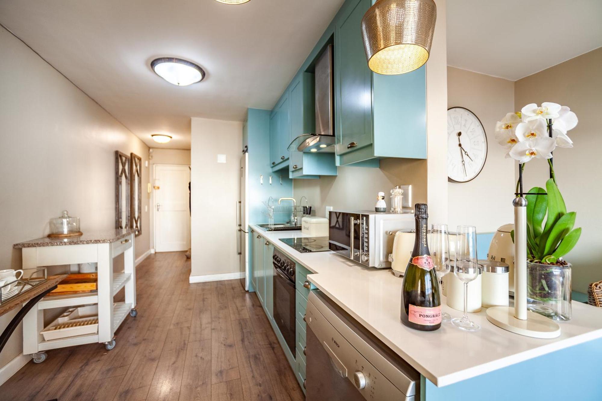 Beachfront Luxury Living- A106 Seaspray, Blouberg Bloubergstrand