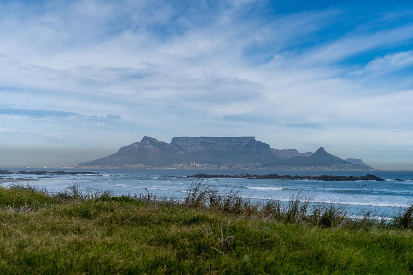 Beachfront Luxury Living- A106 Seaspray, Blouberg Bloubergstrand